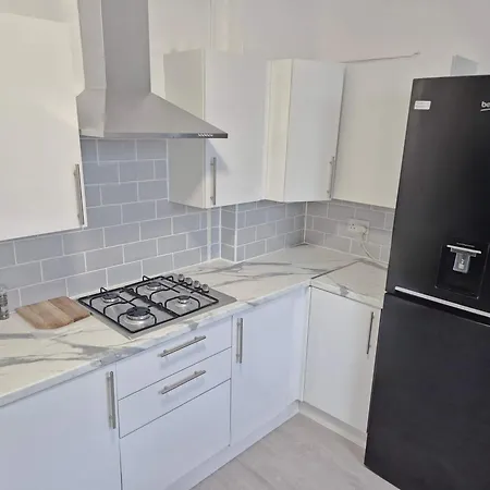 Group-friendly 6-br With Parking בית נופש