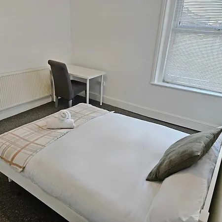 בית נופש Group-friendly 6-br With Parking